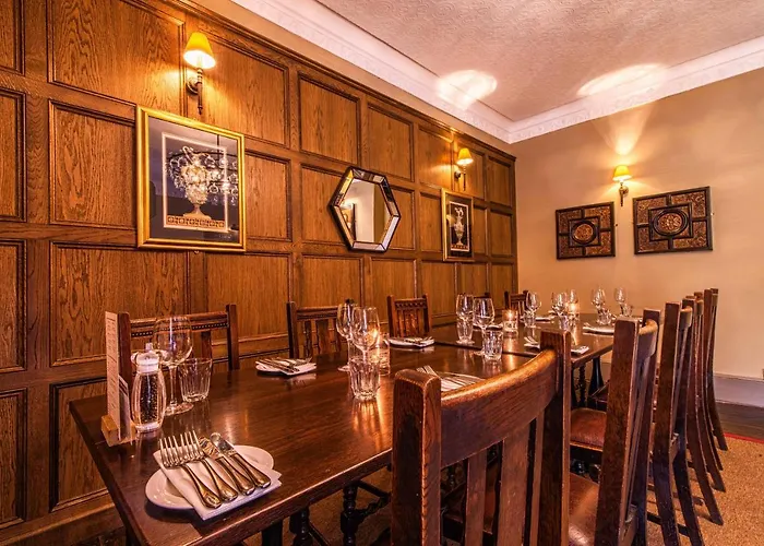 Crown & Punchbowl Hotel Milton 