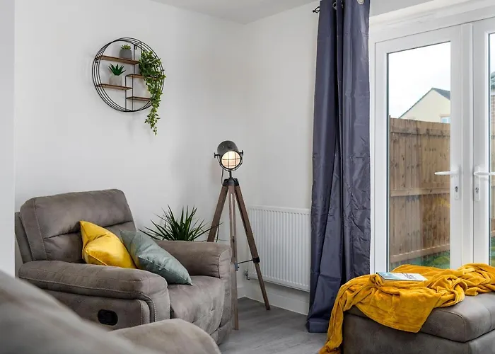 The Holt-Ideal For Contractors- Heartwarming 2 Bedrooms Apartment-Parking Boultham
