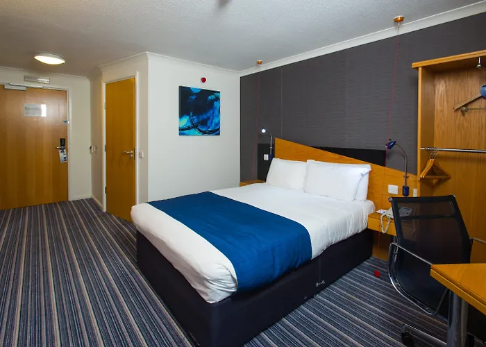 Holiday Inn Express Northampton - South By Ihg
