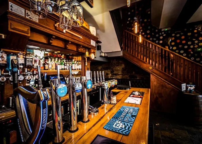 Nicky-Tams Bar & Apartments Stirling