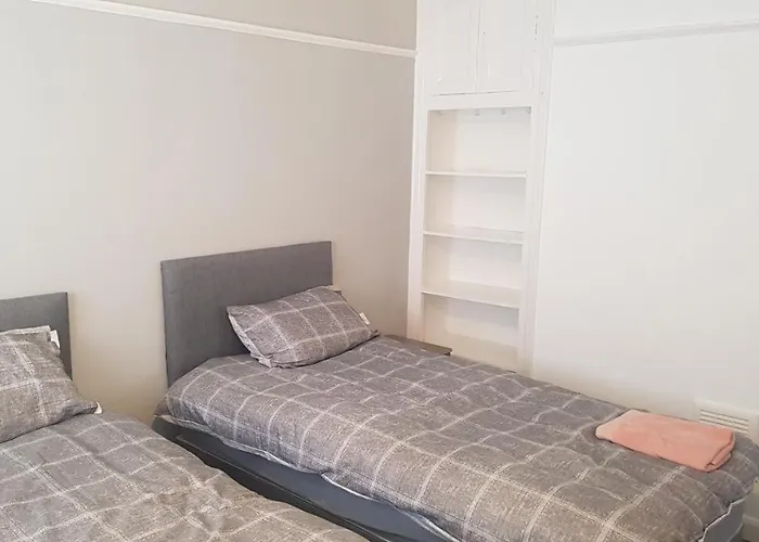 Double Bedroom In Withington, M20. 2 Beds, Rm 3 Manchester