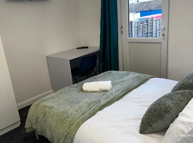Stylish Town House - Modern Double Room - 2 Coventry