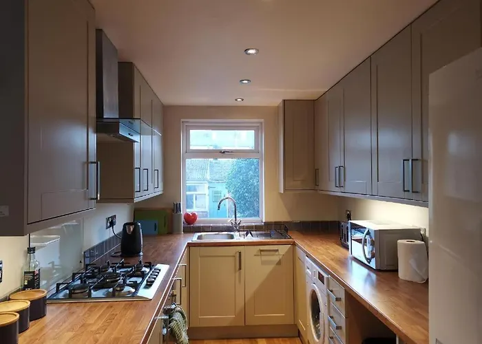 Derby Pride Park Private Ensuite Room- 2 Beds- Free Parking