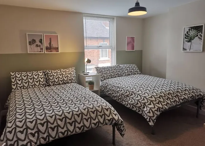 Derby Pride Park 3 Bedrooms 5 Beds Contractors Family Group Stay- Free Parking