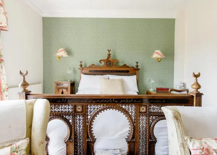 Golborne Manor Bed And Breakfast Chester