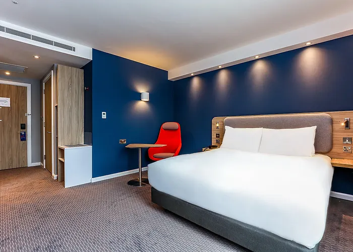 Holiday Inn Express Edinburgh City West By Ihg