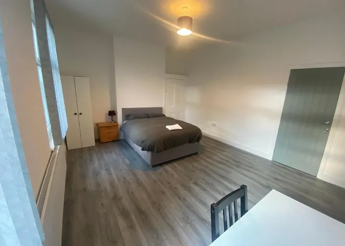 Luxury Fully Furnished Bedroom Leicester