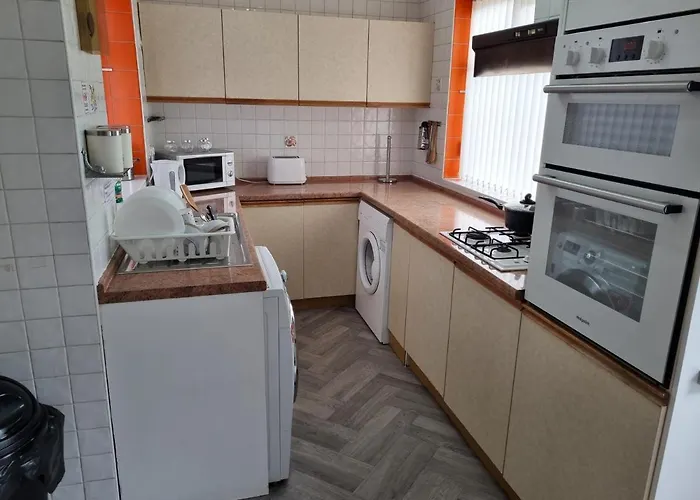 Deluxe Double Bedroom With Private Bathroom, Parking And Wifi Leeds 