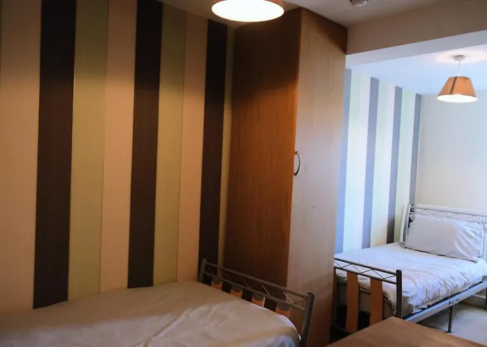 Bee Stays - Crossbar Hotel Warrington 