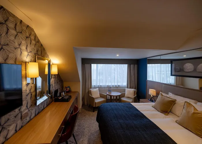 Brisbane House Hotel Largs