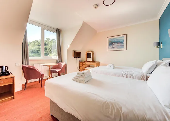 Onich Hotel & Lochside Beach Pods