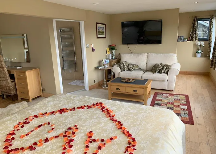 The Penthouse Bowness Tranquil Loft Jacuzzi Bath & Complimentary Cascades Spa Membership