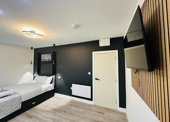 Heathrow Lodge Ltd Hayes 