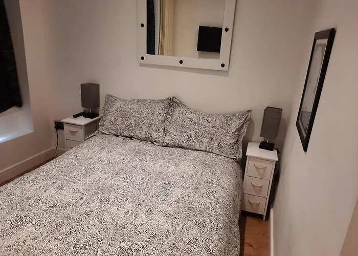 Lovely Home With Full En-Suite Double Bed Rooms Reading