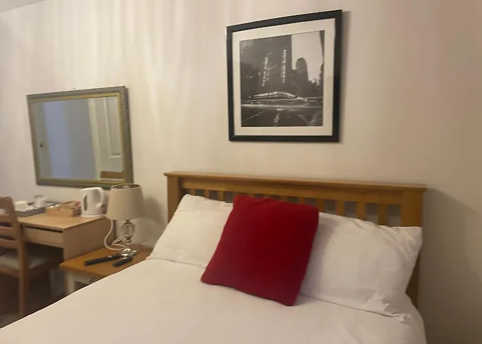 Room Only- Option Of The Entire House If Available - Private Property In Quiet Estate Nottingham