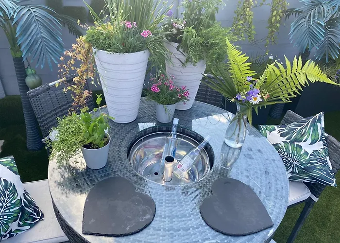 Secret Oasis: Love Island-Inspired Guest House with Private Pool Nottingham
