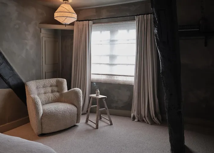 Highway Hotel Burford