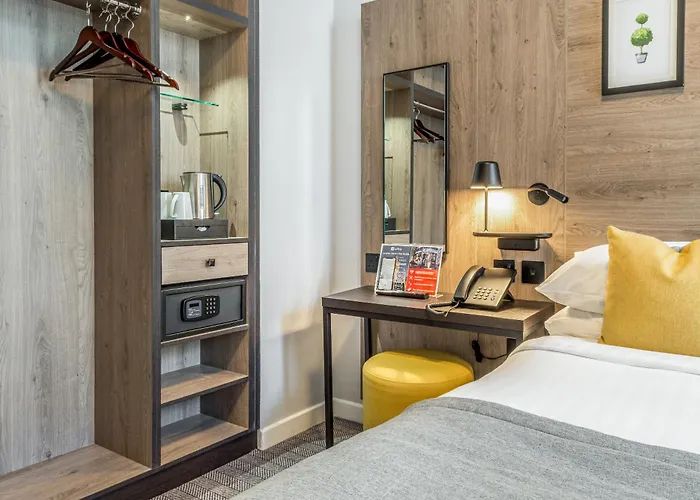 Princes Square Hotel London