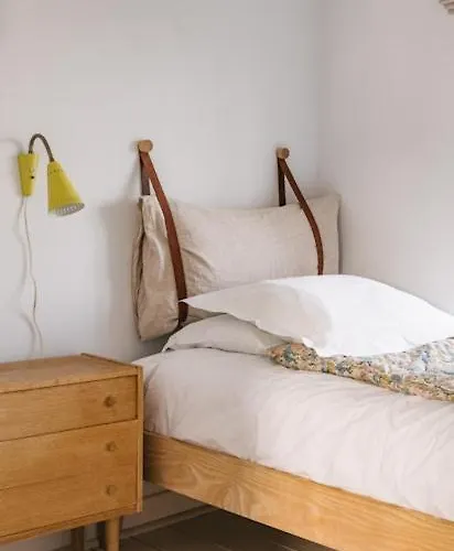 Tisbury Hotels