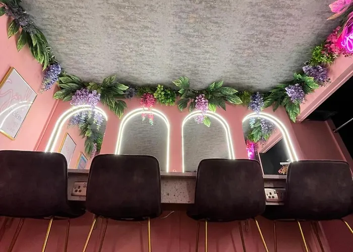 Manchester'S Only Private Party Suite For 12 With Makeup Room