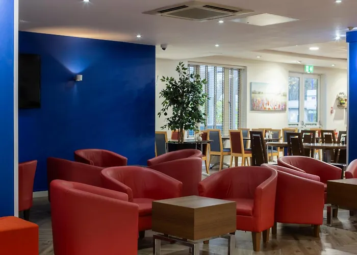 Holiday Inn Express Poole By Ihg