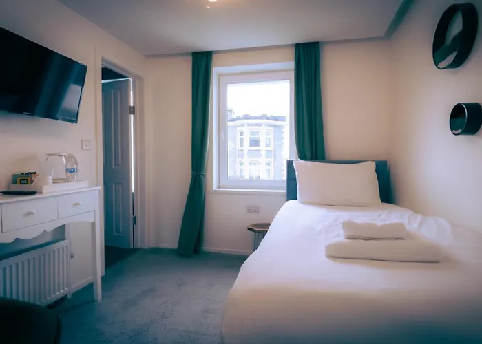 Oyo Newquay Beach Hotel