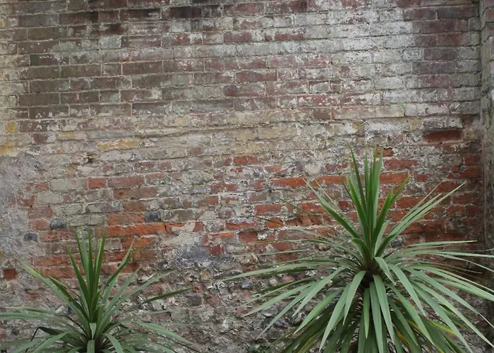 East Walls Hotel Chichester