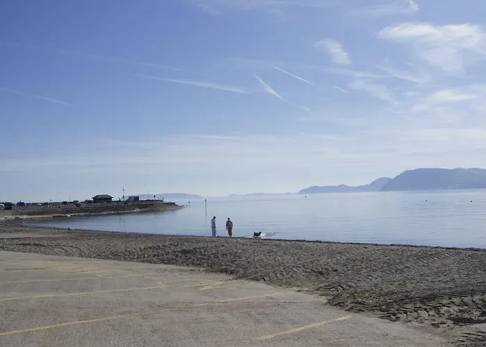 Beaumaris Hotels