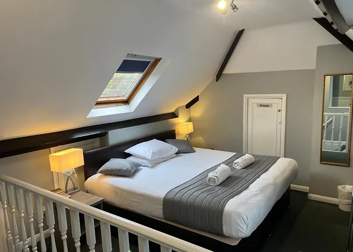 The Corner House Hotel Bookable Holiday Parking Horley 