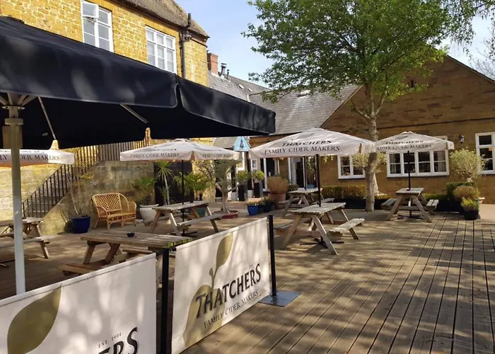 The World'S End - Northampton Hotel Ecton