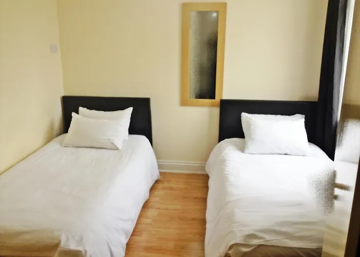 City View Hotel - Roman Road Market London