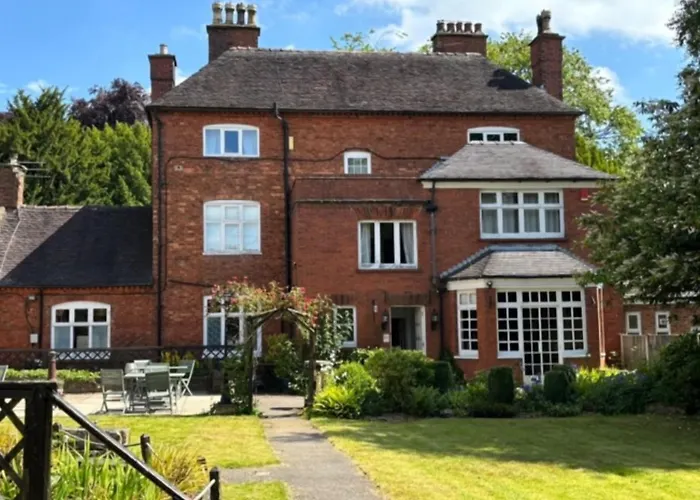 The Manor Guest House Cheadle 