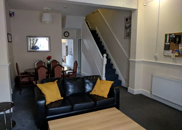 4 Bedroom House At Fern Lodge Preston Serviced Accommodation - Free Wifi & Parking