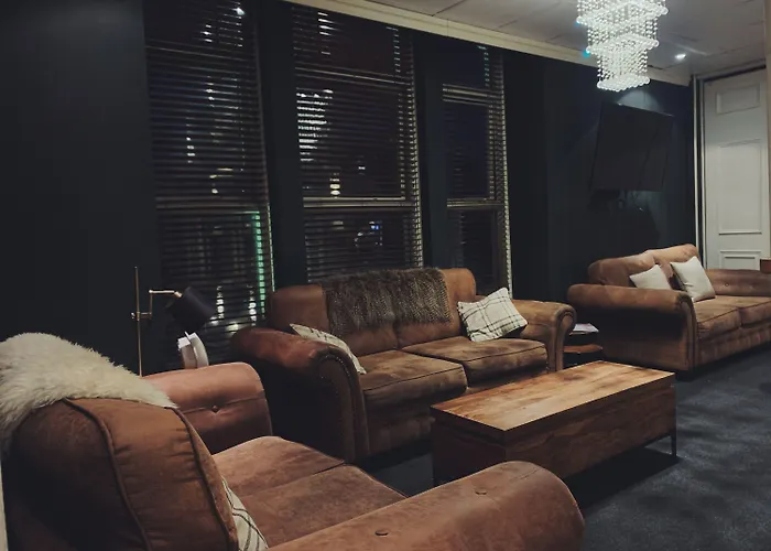 Bristol Hotels near Cardiff Airport (CWL)