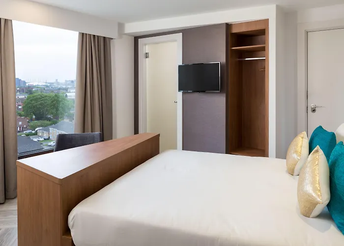 Roomzzz London Stratford
