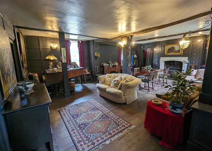 Old Manor House Bed & Breakfast Shepperton