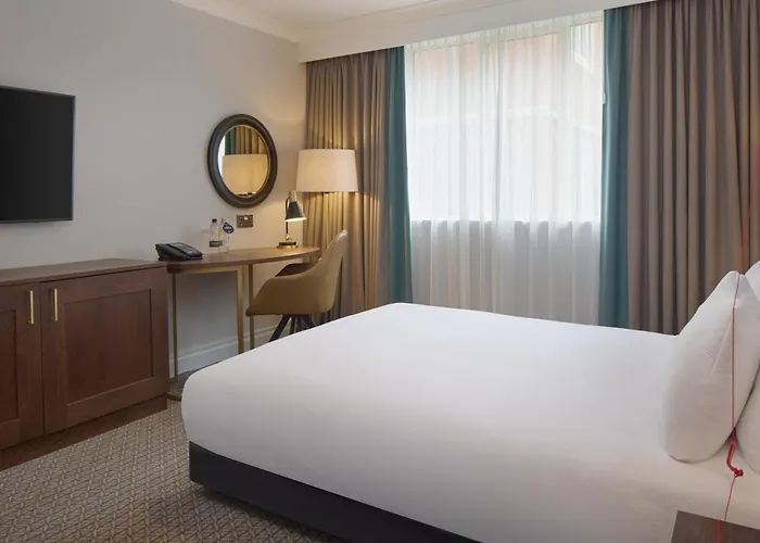 Doubletree By Hilton St. Anne'S Manor Hotel Bracknell