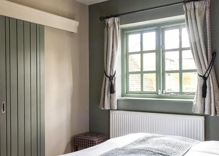 The Poacher Inn Hook 