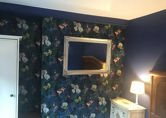 Quiet Lower Floor 2 Bed City Apartment With Private Patio Garden Bath