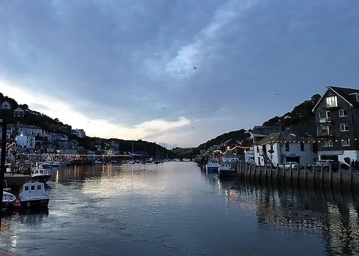 Jolly Sailor Inn - The Oldest Pub In Looe - Family Run And Full Of Charm And Character