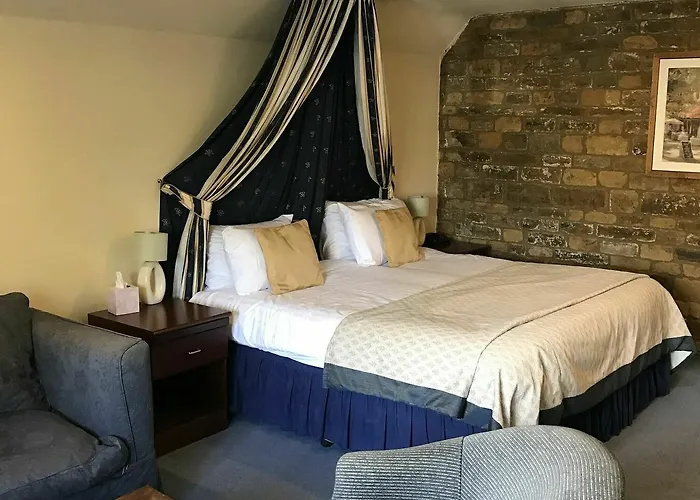 The Deddington Arms Hotel