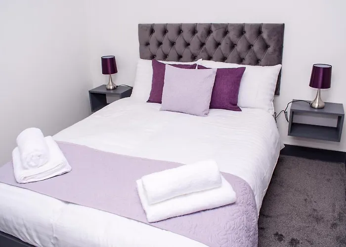 Homestay In Birmingham Sleeps 8 - Free Parking & Wifi