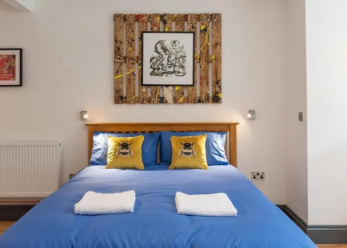 144 Lower Cheltenham Place Hotel Bristol